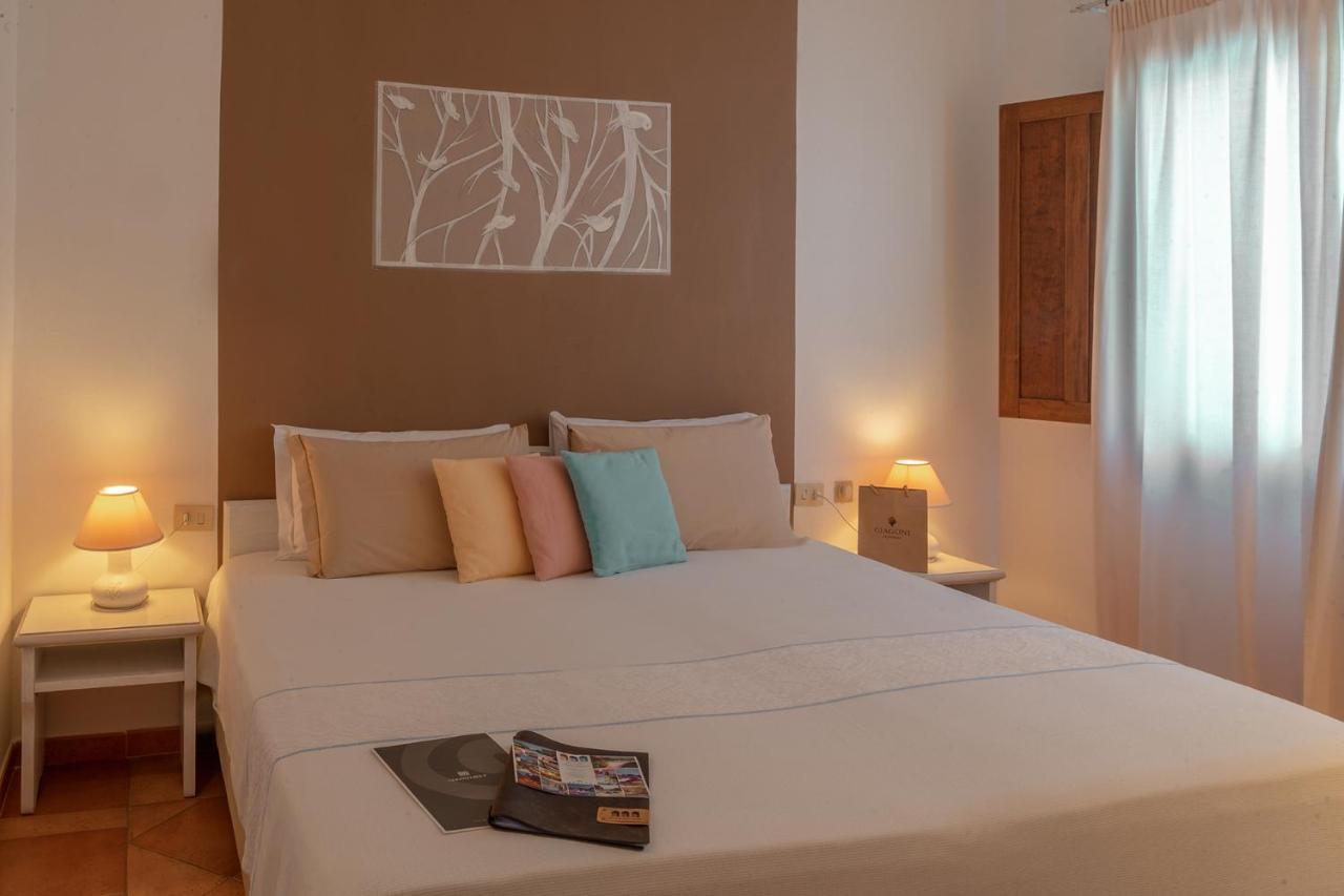 Boutique Hotel Sant'Andrea & Relais San Pantaleo Bagian luar foto