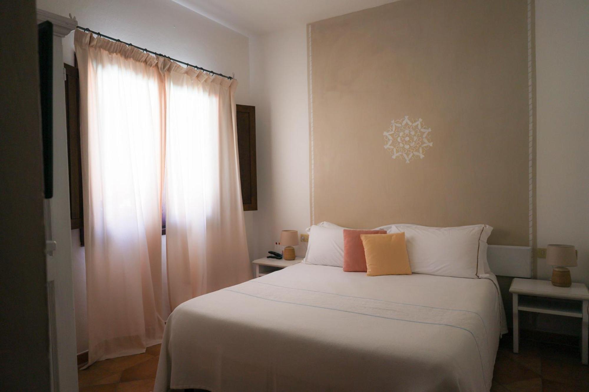 Boutique Hotel Sant'Andrea & Relais San Pantaleo Bagian luar foto