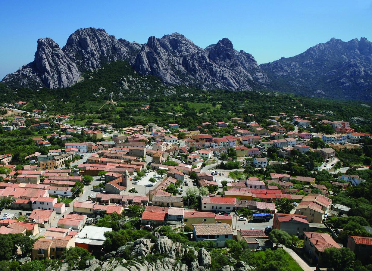 Boutique Hotel Sant'Andrea & Relais San Pantaleo Bagian luar foto