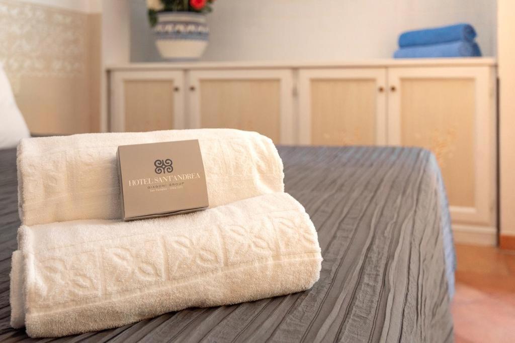 Boutique Hotel Sant'Andrea & Relais San Pantaleo Bagian luar foto